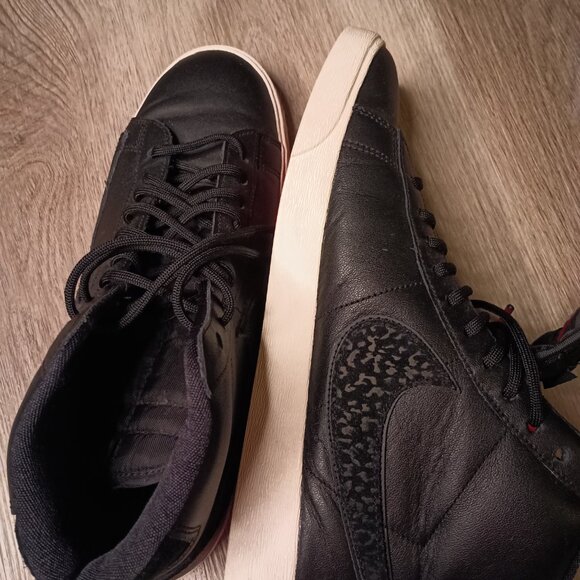 Nike Swoosh - Picture 3 of 6